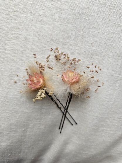 Blushing Petals Dried Flower Hair Pin - Image 3